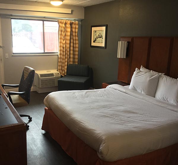 Non-smoking Handicap (King) of Extend-a-Suites, Mobile Non-smoking Handicap (King) of Extend-a-Suites, Mobile