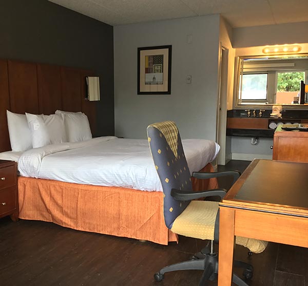 Non smoking King in Extend-a-Suites Mobile Non smoking King in Extend-a-Suites Mobile